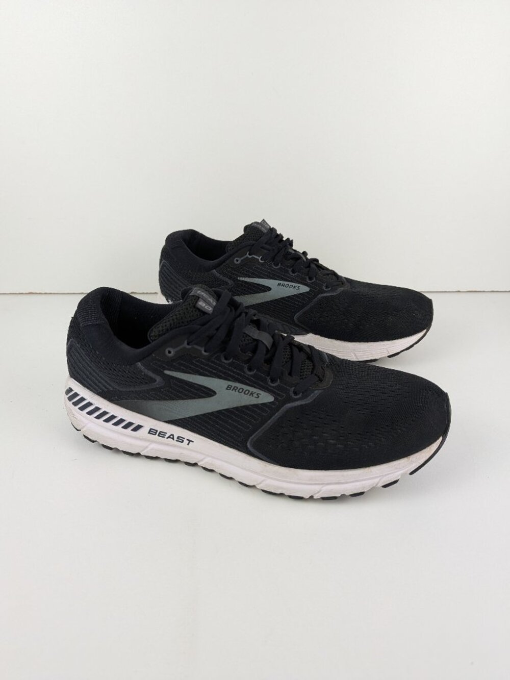 Brooks Beast 20 Running Shoes Men's 12 D Black White Running Walking 1103271D051